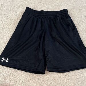 UNDER ARMOUR SIZE YXL SHORTS